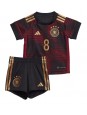 Deutschland Leon Goretzka #8 Auswärts Trikotsatz für Kinder WM 2022 Kurzarm (+ Kurze Hosen)